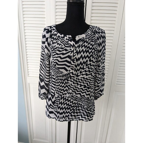 Banana Republic Top Women Sz XS Black White Blouse Geo Chiffon Artsy Chevron NEW - Picture 1 of 14